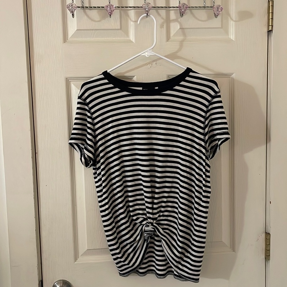 Black and white striped tie knot top short sleeve